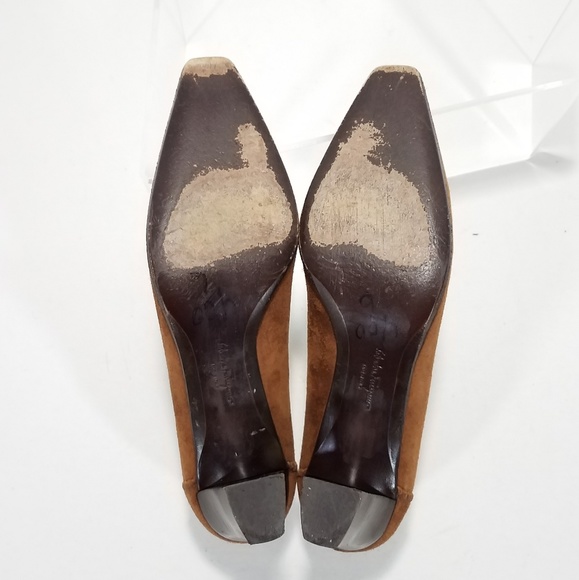 Ferragamo Whip-Stitched Suede Pumps Made in Italy - Picture 8 of 8